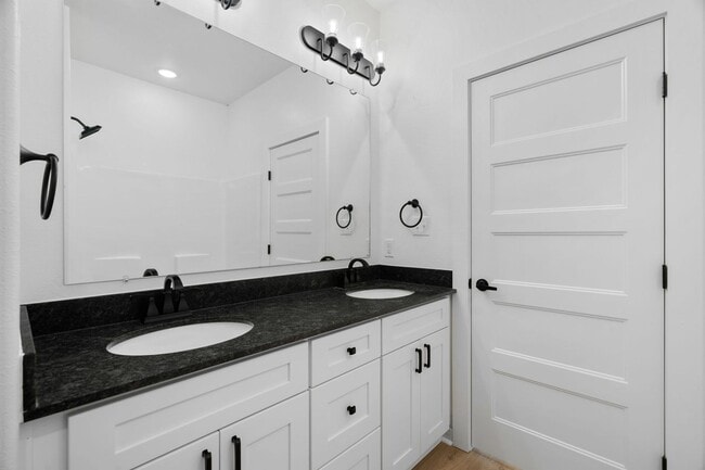 Building Photo - 8705 Cantera Dr