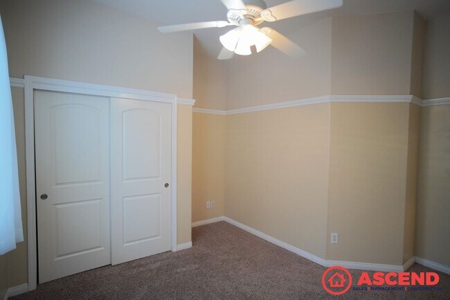 Building Photo - Gorgeous Home in the Southwest!