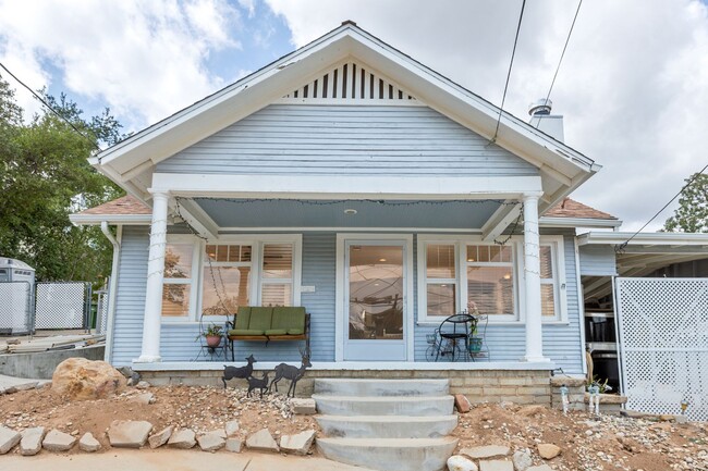 Building Photo - West Hills Home - Peaceful Semi-Rural Living