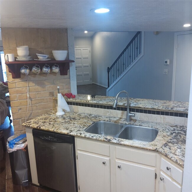 Building Photo - 726 Country Pl Dr