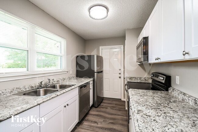 Building Photo - 1700 Scottsdale Dr