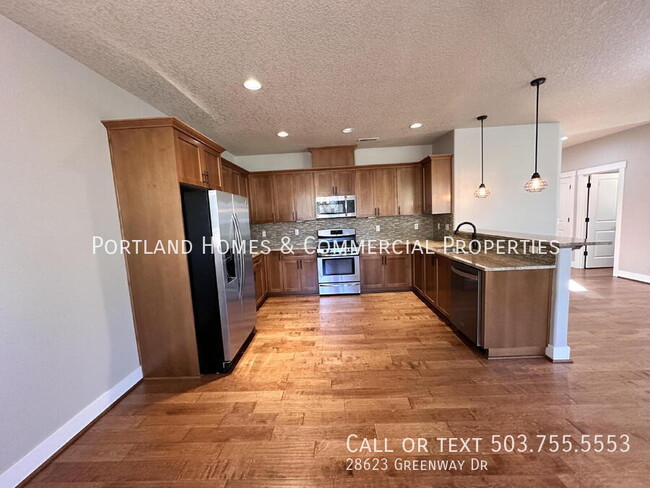 Building Photo - 3 Bed 2 1/2 Bath Wilsonville Gem ** $300 o...