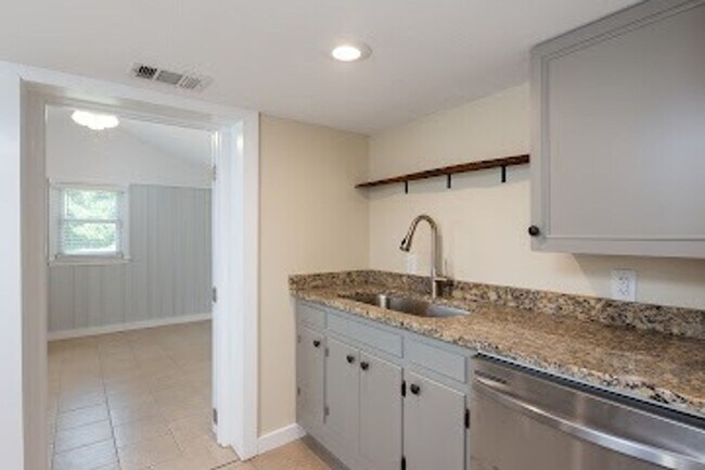 Building Photo - 2615 W Main St