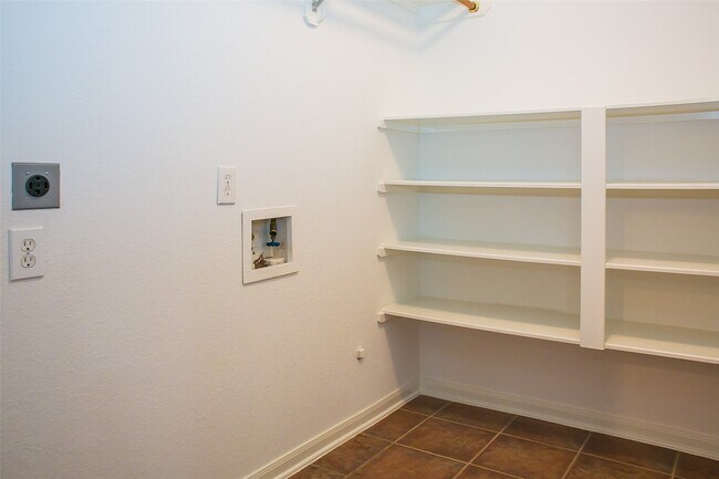 Building Photo - 91 Genesee Ridge Dr