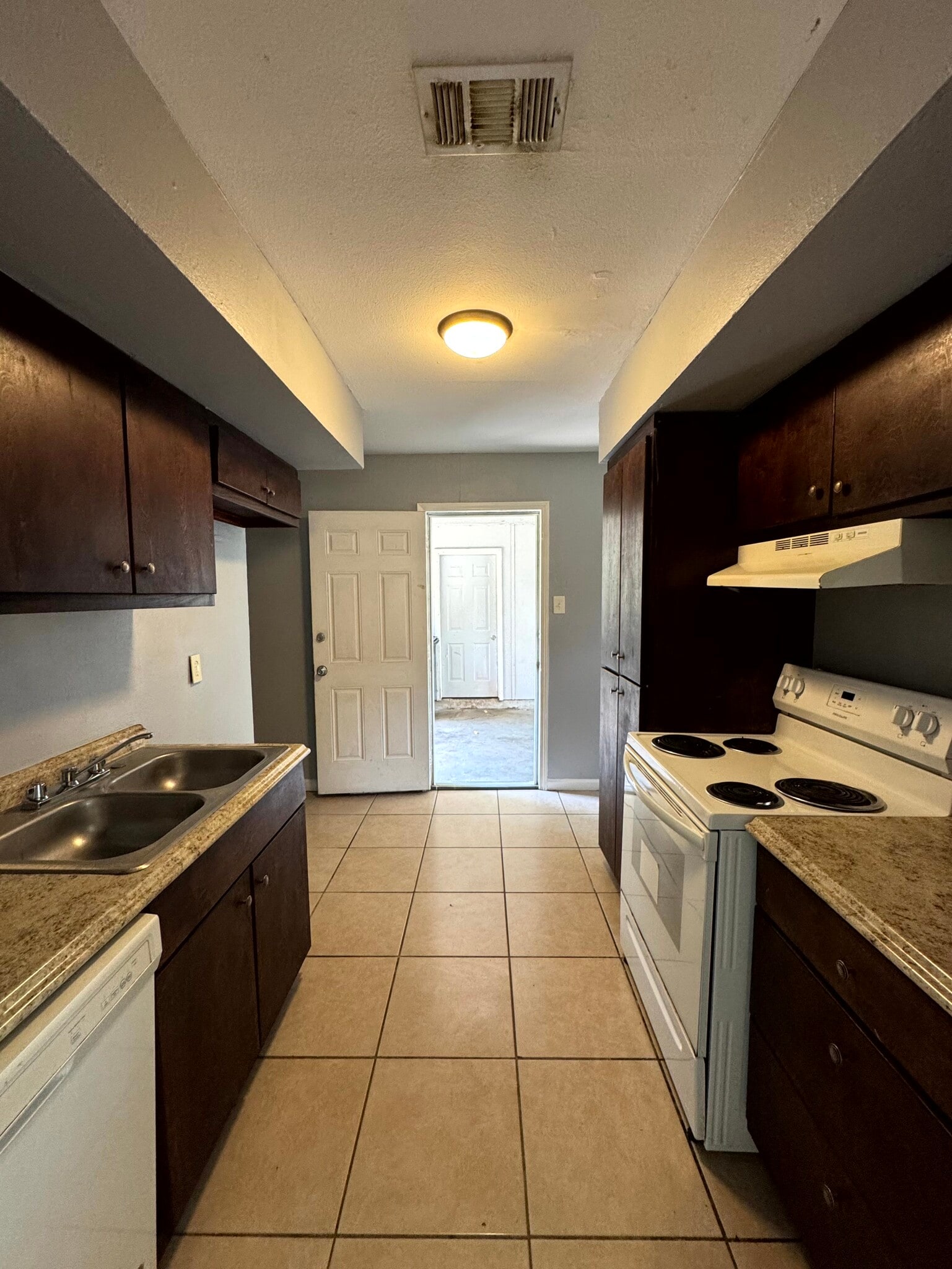 Building Photo - 8630 Corlett Dr