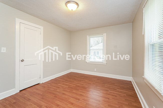 Building Photo - 141 Stewart Rd SE