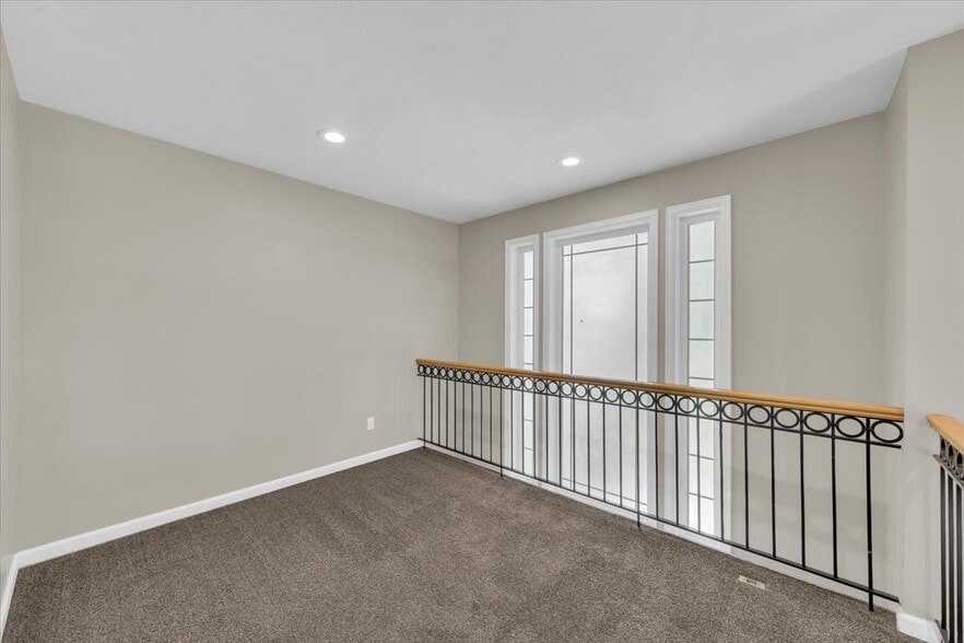 Building Photo - 685 E Union Pines Ct