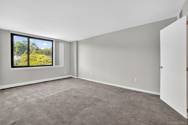 Building Photo - 25 Rockledge Ave