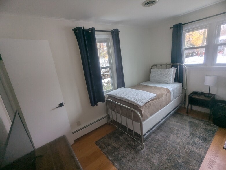 Building Photo - 212 Dewey St