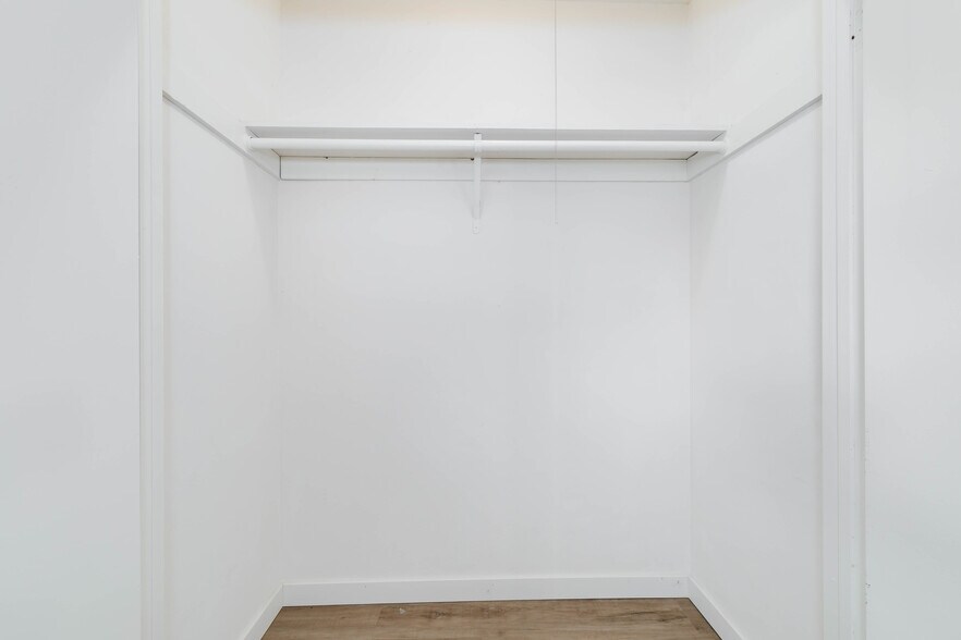 Building Photo - 1138 N Valley St