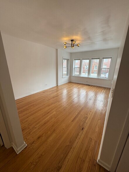 Building Photo - 6838 S King Dr