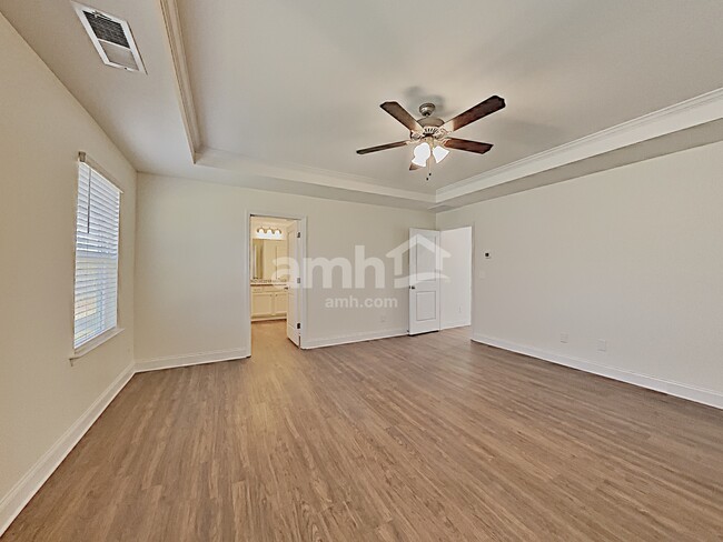 Building Photo - 303 Elmhurst Dr