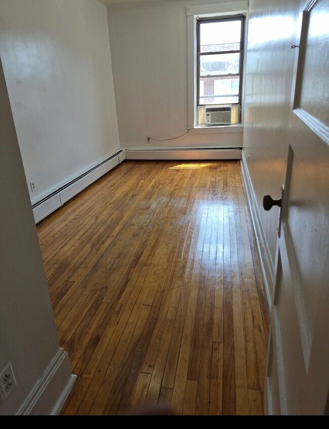Building Photo - 55 Pleasant St