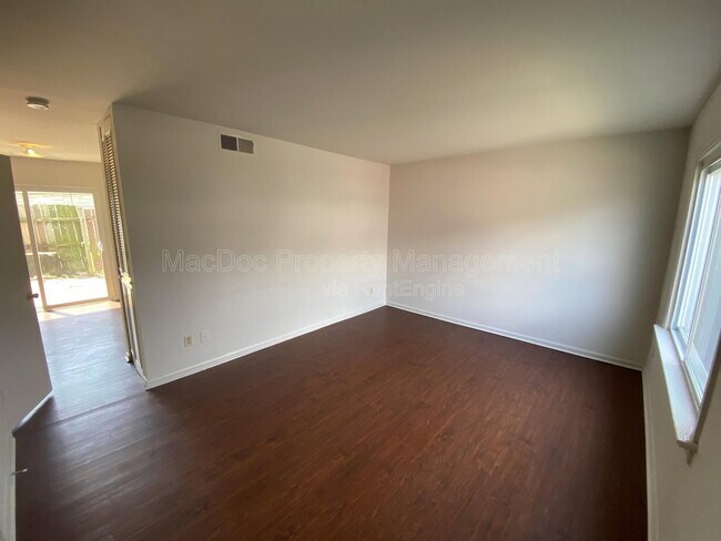 Building Photo - 110 Hughey Ct