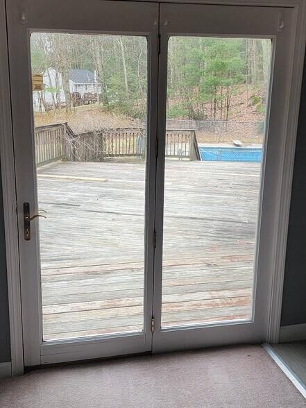 Deck - 985 Mammoth Rd