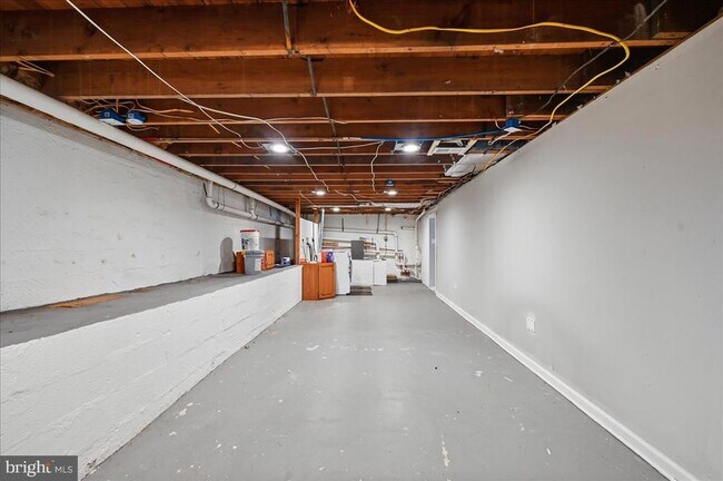 Building Photo - 17 Lizbeth Ln