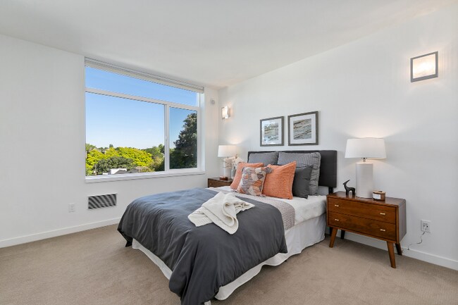 Building Photo - 114A 20th Ave