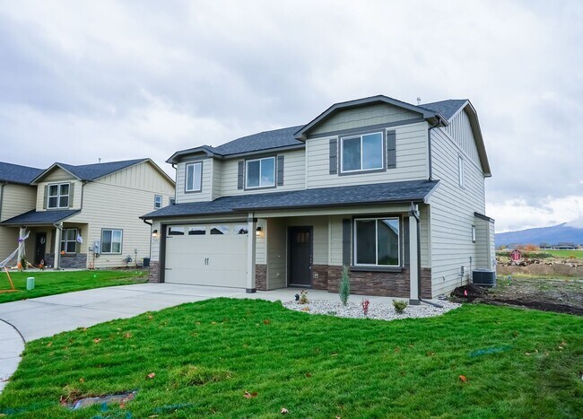 Building Photo - 4 Bedroom, 2.5 Bath New home