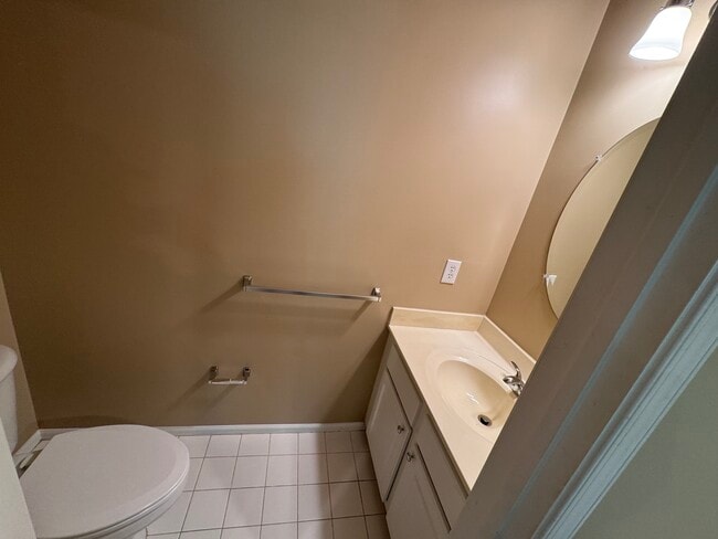 Building Photo - 434 W 5th Ave