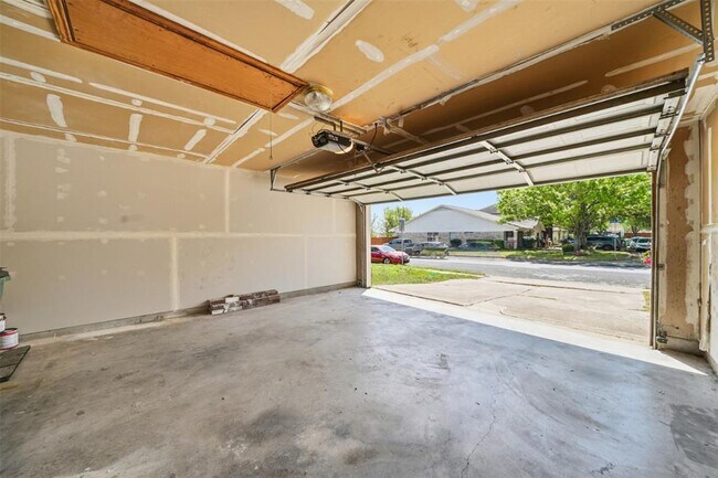 Building Photo - 1910 Steeds Crossing