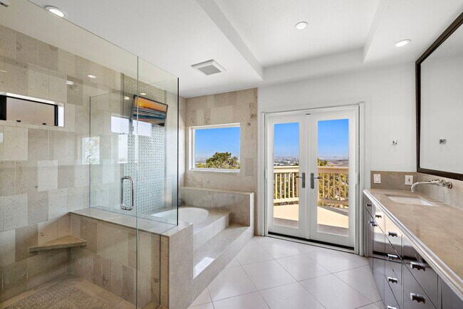 Building Photo - 31 Saint Tropez