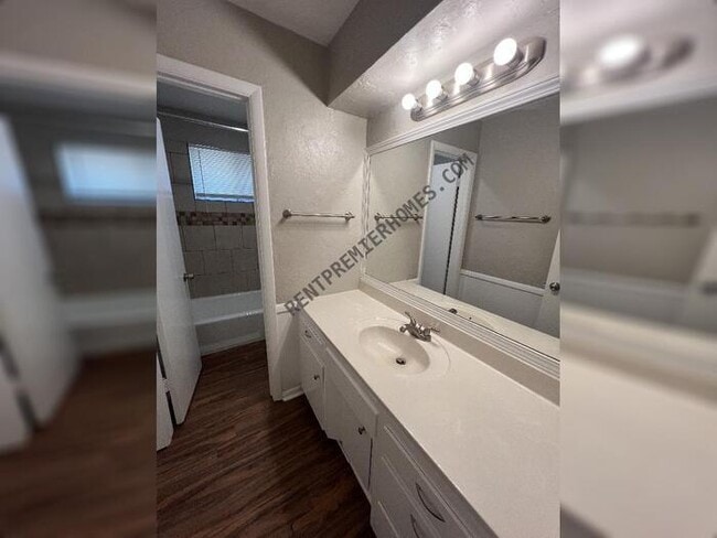 Building Photo - 2529 NW 116th St