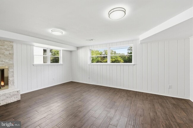 Building Photo - 9831 Singleton Dr