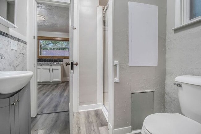 Building Photo - 548 Dayton Ave