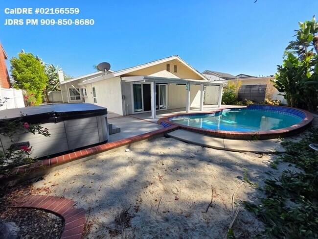 Building Photo - Irvine 3 Bedroom Home With Pool