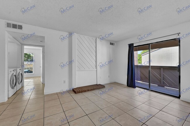 Building Photo - Updated Price!! Cute 2/2 Condo in Dallas!