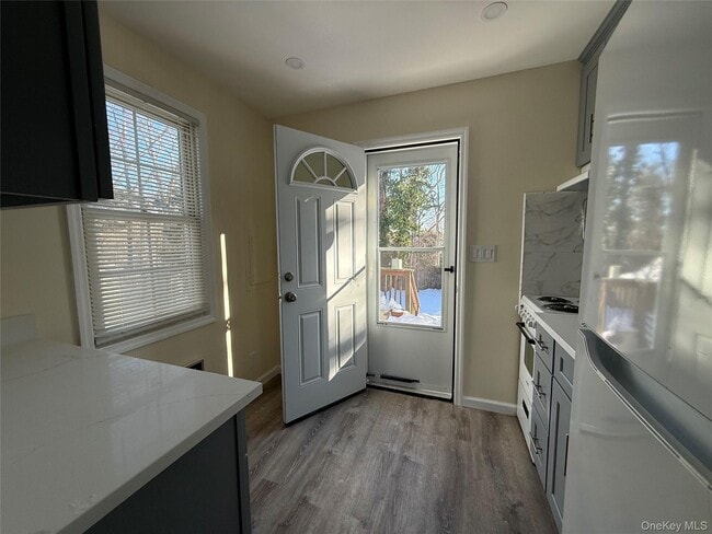 Building Photo - 6 Bayberry Ln