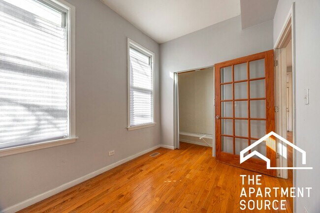 Building Photo - 2416 N Maplewood Ave