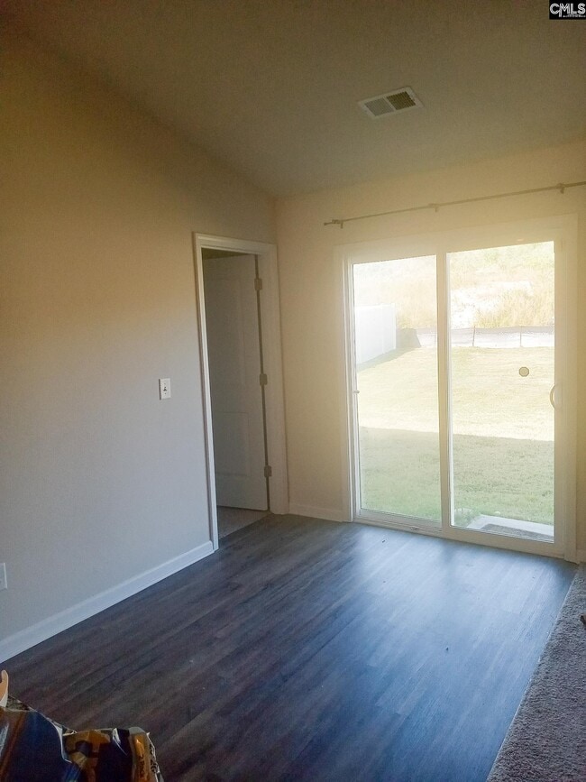 Building Photo - 425 Misty Knl Dr