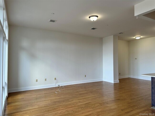 Building Photo - 90 Bay Street Landing