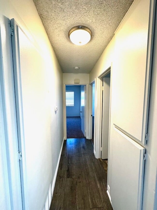 Building Photo - Charming 2+1 Condo