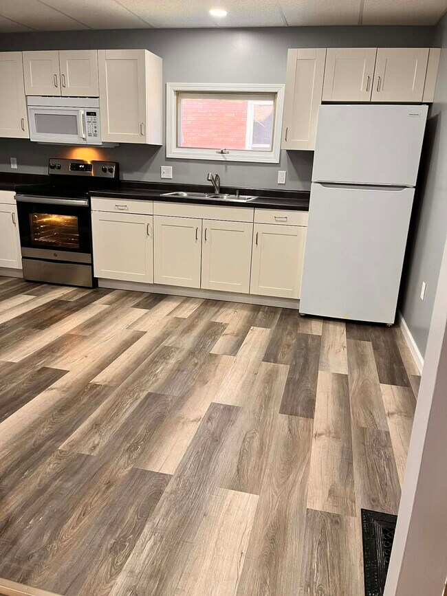 Building Photo - Newcomerstown Quad