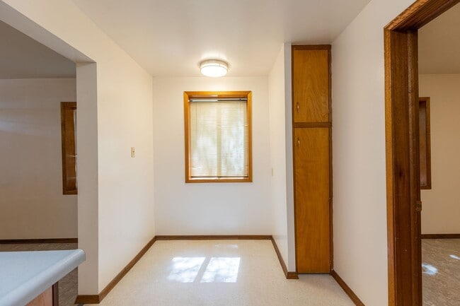Building Photo - 611 3rd St