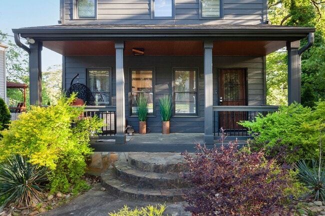 Building Photo - Beautifully Updated Two-Story 3/2.5 w/ Hug...