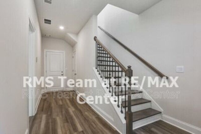 Building Photo - 1650 Mountain Top Ln