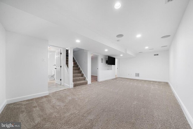 Building Photo - 2718 S June St