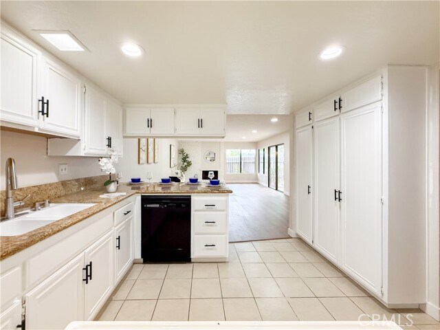 Building Photo - 1034 Romney Dr