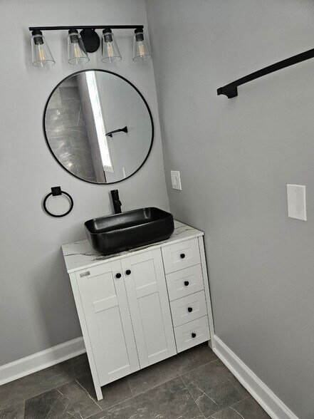 Building Photo - 8020 S Coles Ave