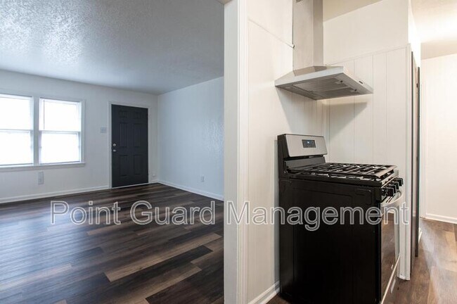 Building Photo - 3201-3207 S Waco Ave
