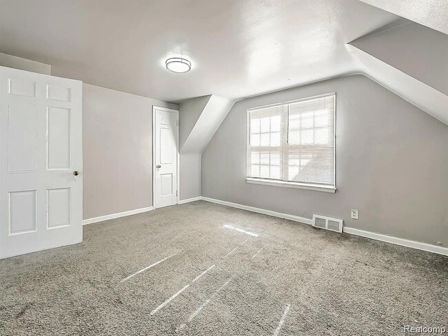 Building Photo - 9744 Lakepointe St