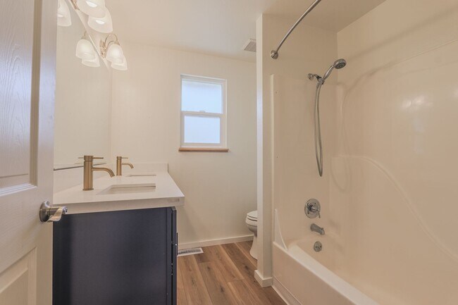 Building Photo - 1418