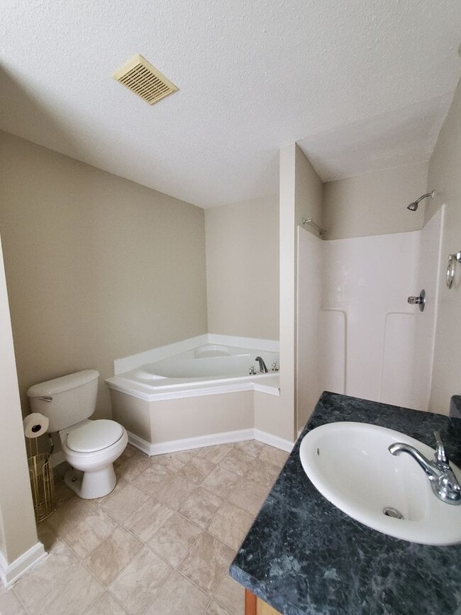 Building Photo - ACCEPTS SECTION 8 Open House on 10/02/25 @...