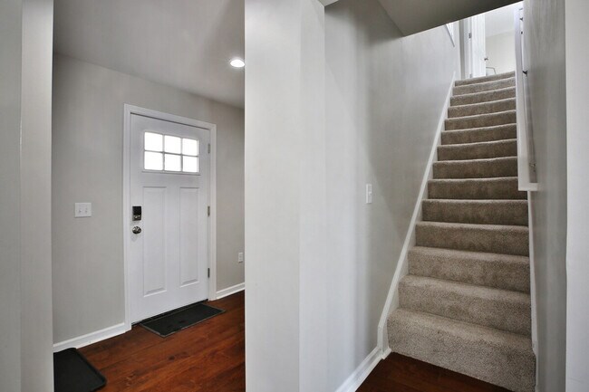 Building Photo - 137 E Tompkins St