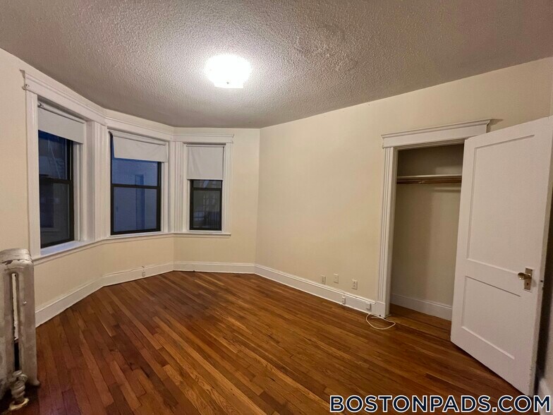 Building Photo - 1148 Commonwealth Ave