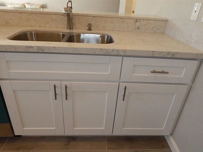 Building Photo - "Charming 1-Bedroom Gem in San Diego – Cozy 692 Sq Ft Retreat!"