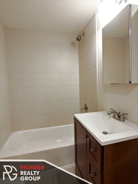 Building Photo - 4036 N Ashland Ave